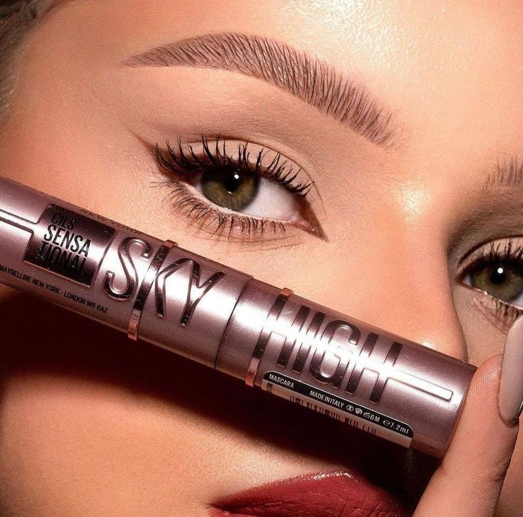Descubre Maybelline: La marca que transforma tu maquillaje.